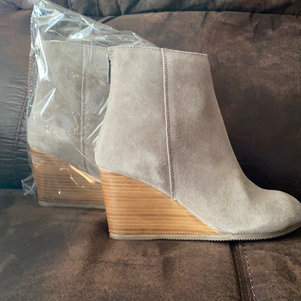 Dina True 7.5 Taupe suede